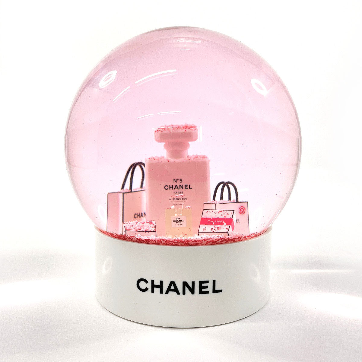 Chanel online globe