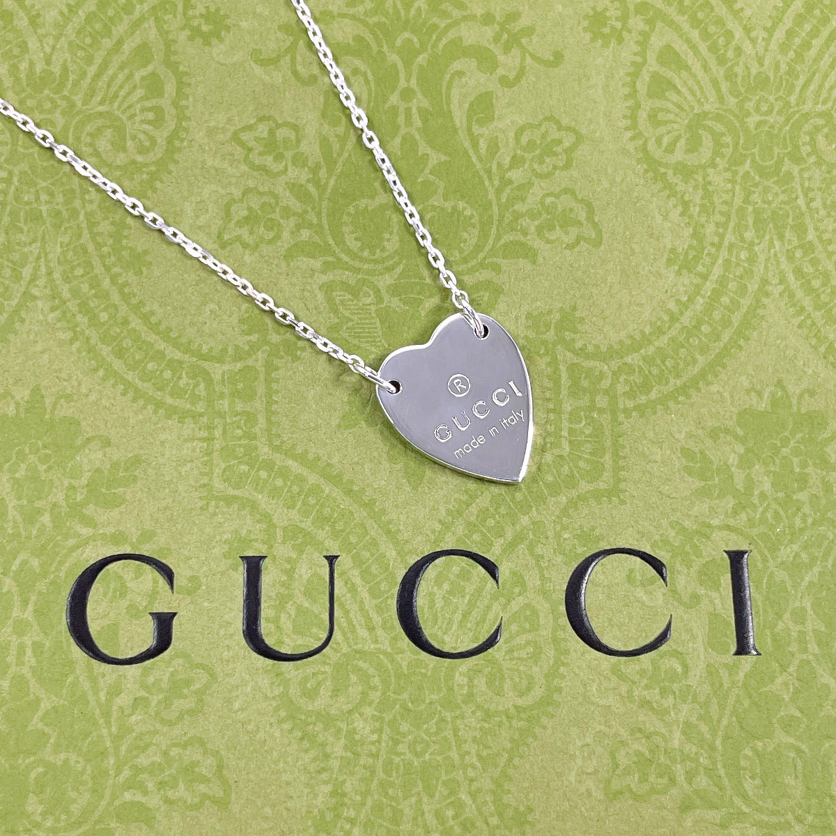 【新品磨き】GUCCI Silver Heart Charm Necklace Gucci Trademark Heart Pendant Necklace in Sterling Silver