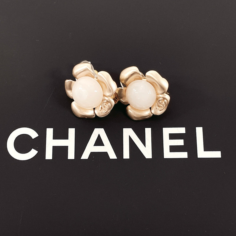 CHANEL Earring flour metal gold 00 T Women Used