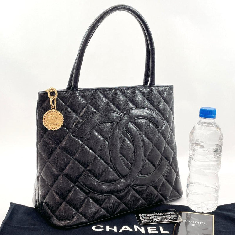 Chanel Maxi Shoulder Bag Black - Gold Hardware | Baghunter