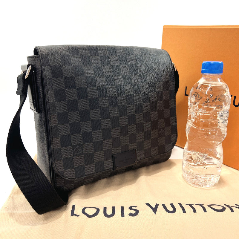 Louis Vuitton 2016 Pre-owned Damier Graphite District PM Shoulder Bag - Black