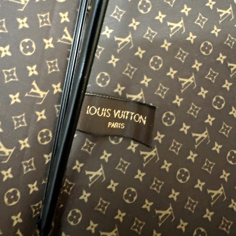 Louis Vuitton Vintage monogram umbrella Wood handle  Vintage louis vuitton,  Vintage monogram, Louis vuitton