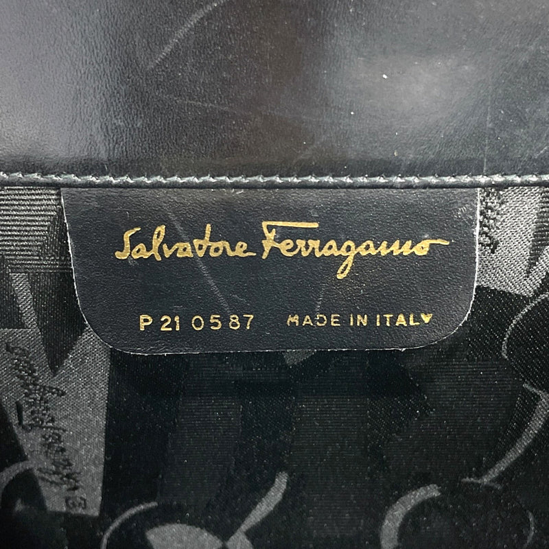 Salvatore Ferragamo Shoulder Bag P21 0587 Gancini ChainShoulder