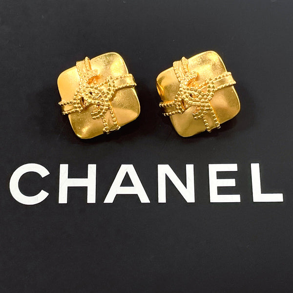 CHANEL Earring COCO Mark metal gold 97 A Women Used