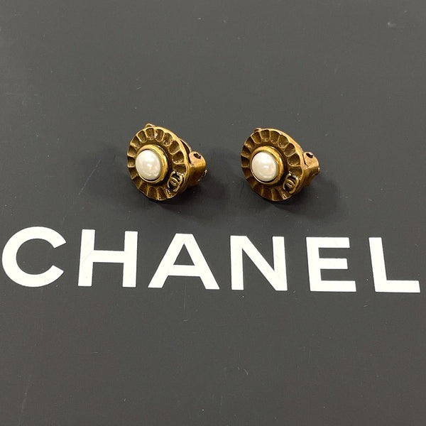CHANEL Earring COCO Mark vintage metal/Fake pearl gold 97 A Women Used