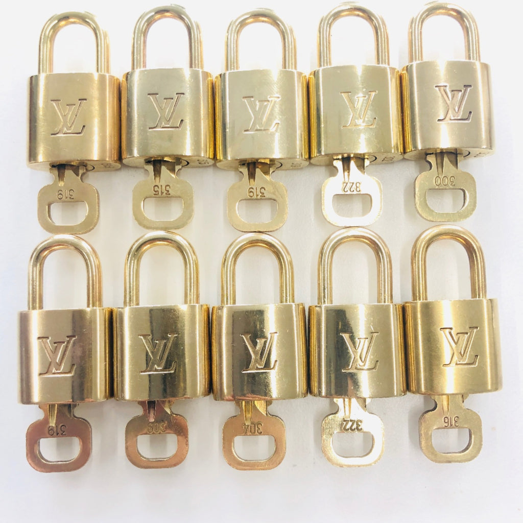 LOUIS VUITTON Cadena Padlock & key brass Silver unisex Used – JP