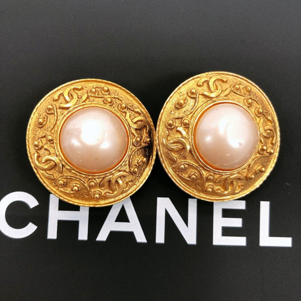 CHANEL Earring Fake pearl vintage metal gold 94 A Women Used - JP-BRANDS.com