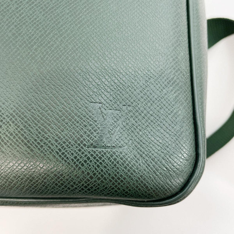 LOUIS VUITTON Baikal Clutch Hand Bag Taiga Leather Green France