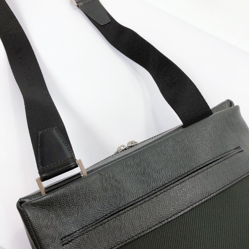 LOUIS VUITTON Shoulder Bag M30142 Victor Taiga black green mens Used – JP- BRANDS.com