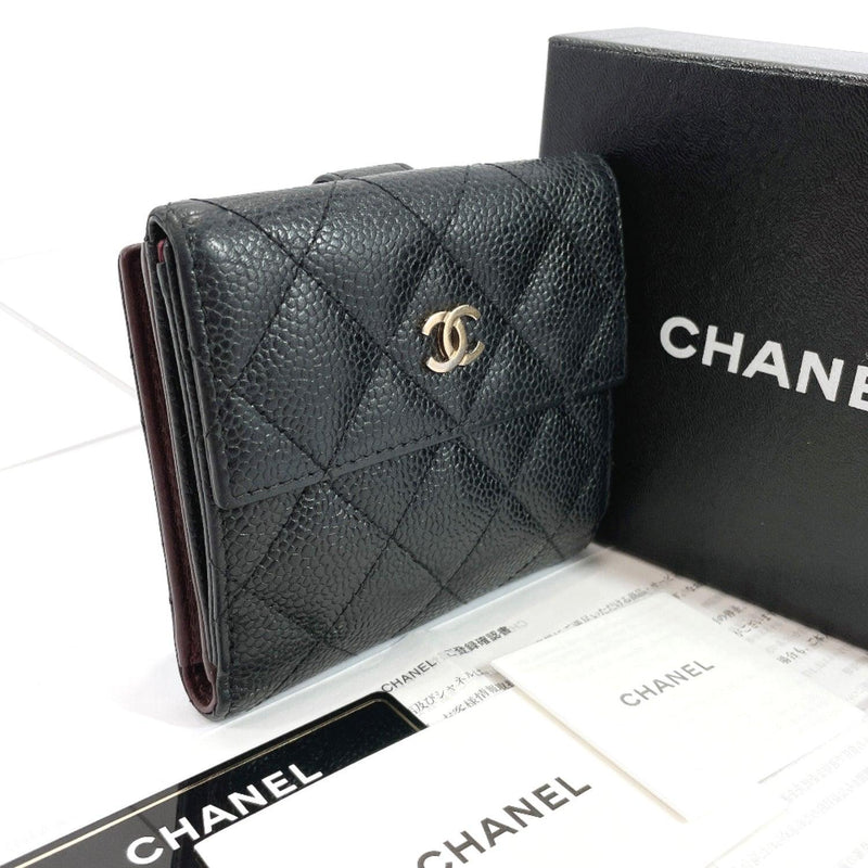  Chanel, Pre-Loved Black Caviar Compact Wallet, Black