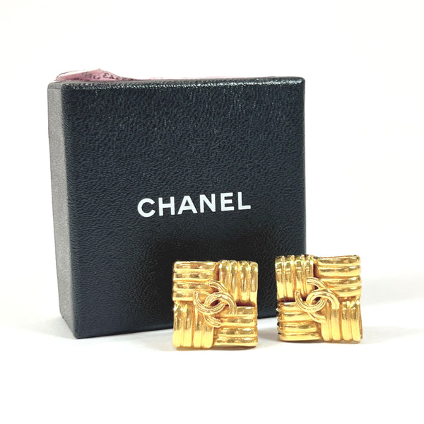 CHANEL Earring COCO Mark metal gold 96 P Women Used