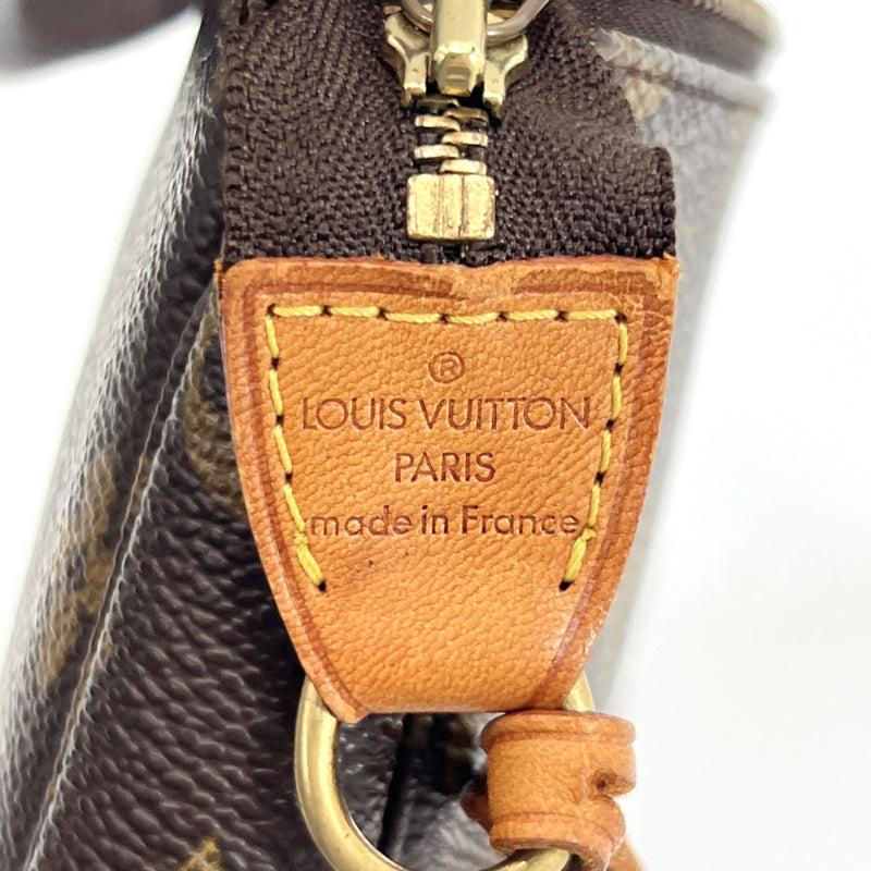 LOUIS VUITTON Pochette Accessoire monogram canvas bag