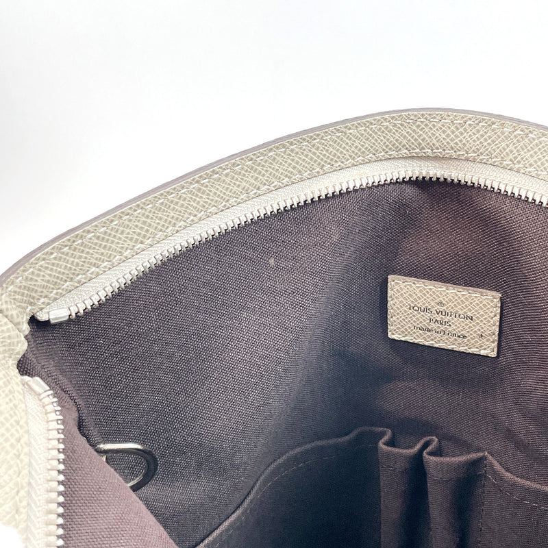 Louis Vuitton Taiga Sasha M32630 Men's Shoulder Bag Glacier