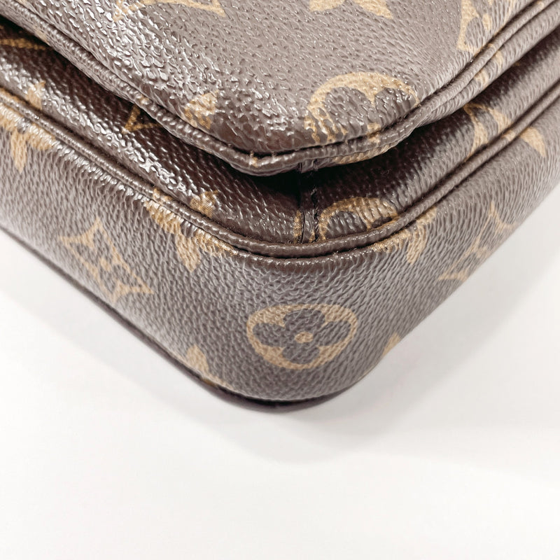 NEW Louis Vuitton Pochette Metis Monogram Canvas Hand Bag with