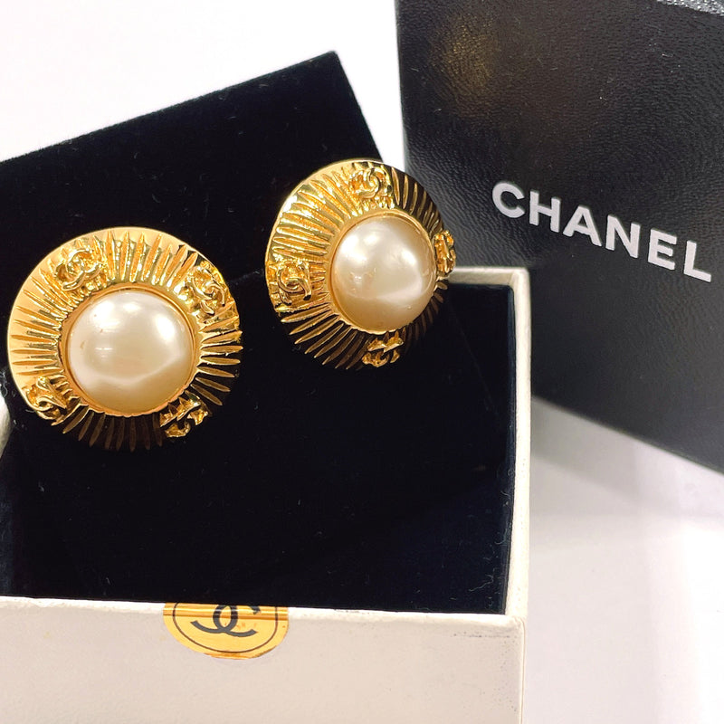18k saudi gold chanel earrings, Women's Fashion, Jewelry & Organizers,  Earrings on Carousell